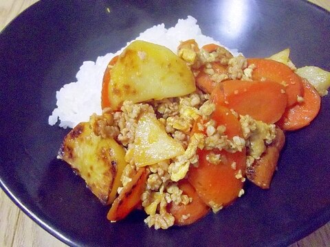 *豚挽き肉とじゃがにんじんのケチャップ炒め*